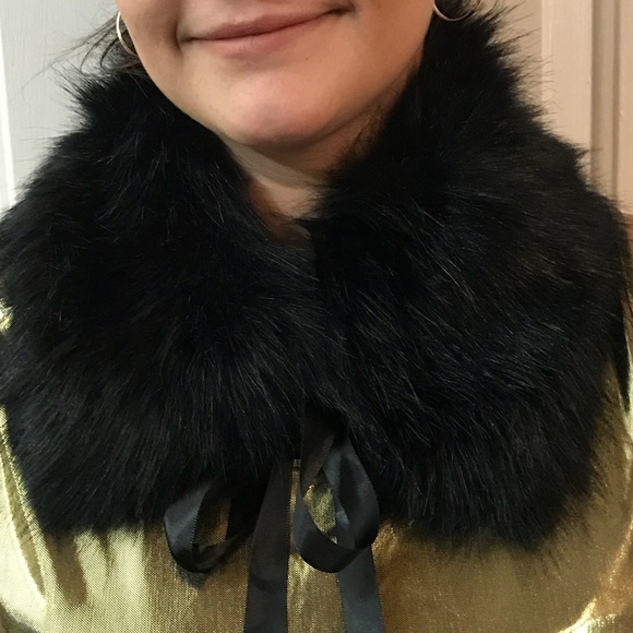 Forever 21 Faux Fur Collar - Picture 2 of 4