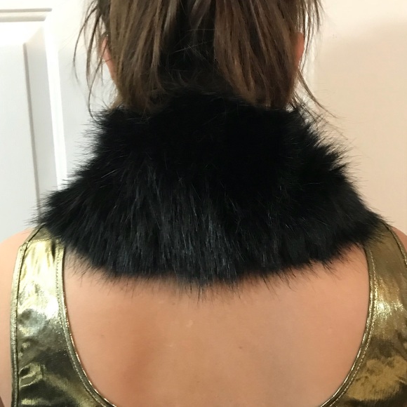 Forever 21 Faux Fur Collar - Picture 4 of 4