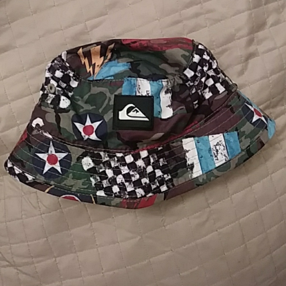 NWT Quiksilver gromett bucket hat in camo toddler