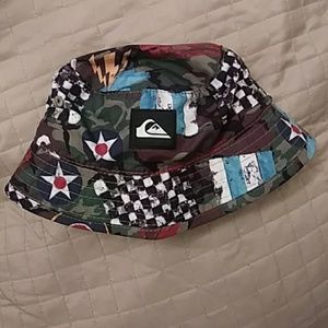 NWT Quiksilver gromett bucket hat in camo toddler