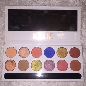 KYLIE Royal peach palette