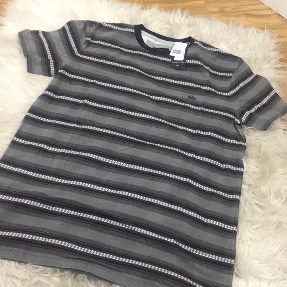 Quicksilver men’s size medium chevron striped top - Picture 2 of 4