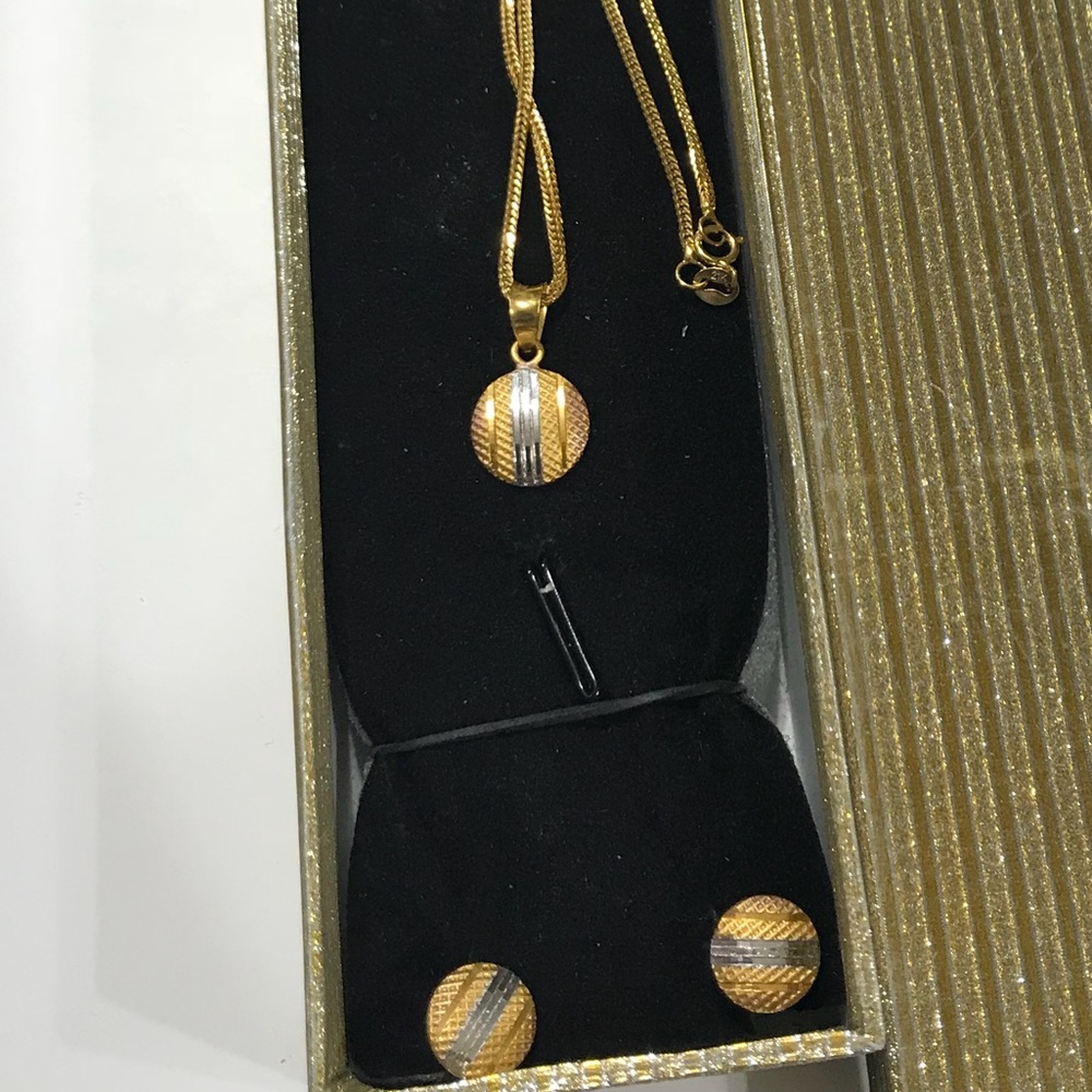 Saudi gold 21k set