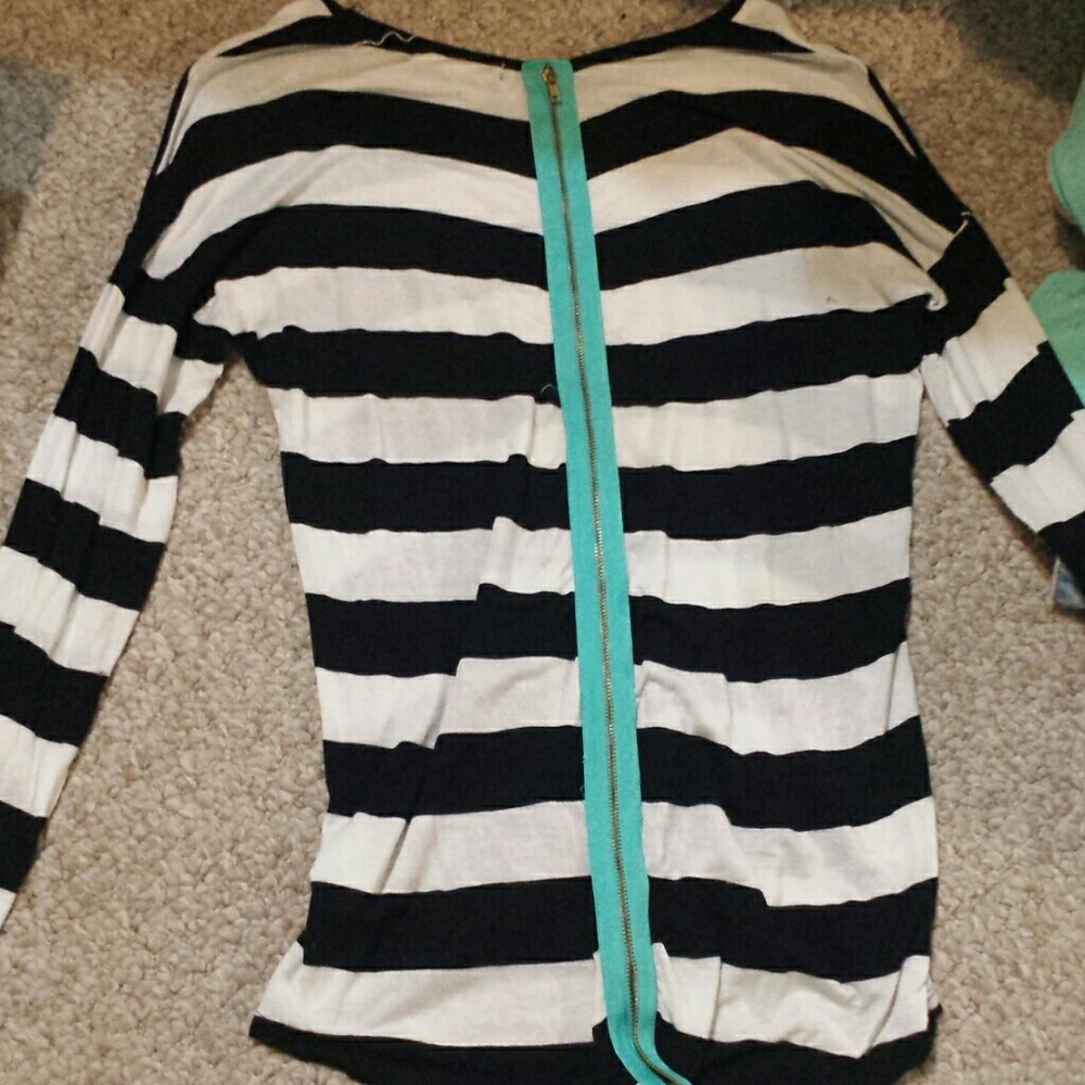 NEW !! MACEYS HIPPIE ROSE SHIRT