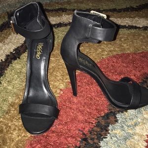Heel - Black 5 in heel with ankle strap