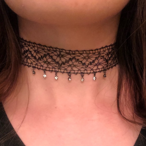LAST ONE!!! Lace Choker Necklace & Earring set - Picture 1 of 5