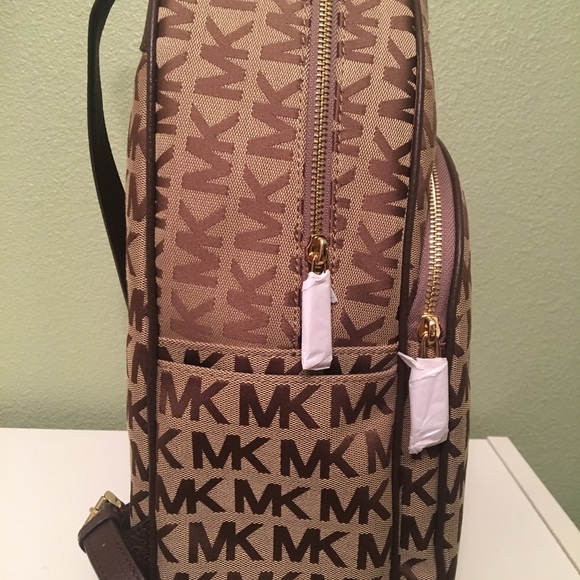 ⏬ NWT AUTHENTIC MICHAEL KORS full sized backpack - Picture 4 of 8