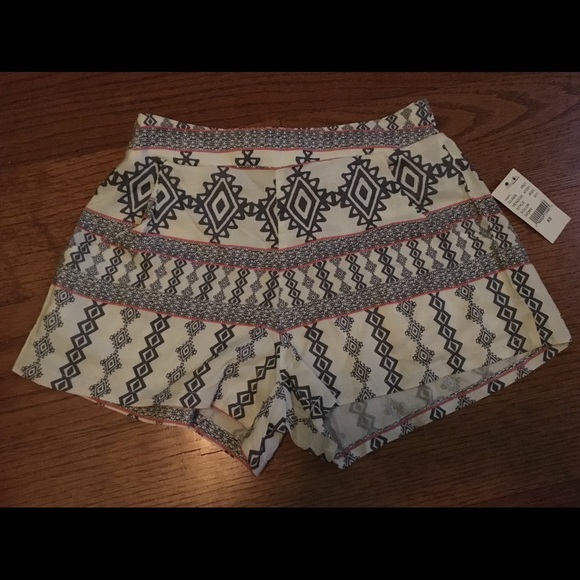 La Hearts Pants - LA Hearts fabric patterned shorts, NWT, xs