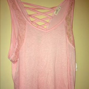 A 2x crystal rose shirt New never used for 7.00$