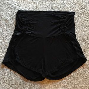 A Pea in the Pod Ruched Shorts Sz M