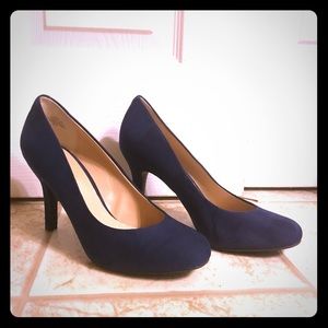 Faux suede navy pumps