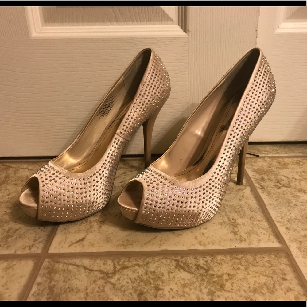 Sold blush peep toe pumps