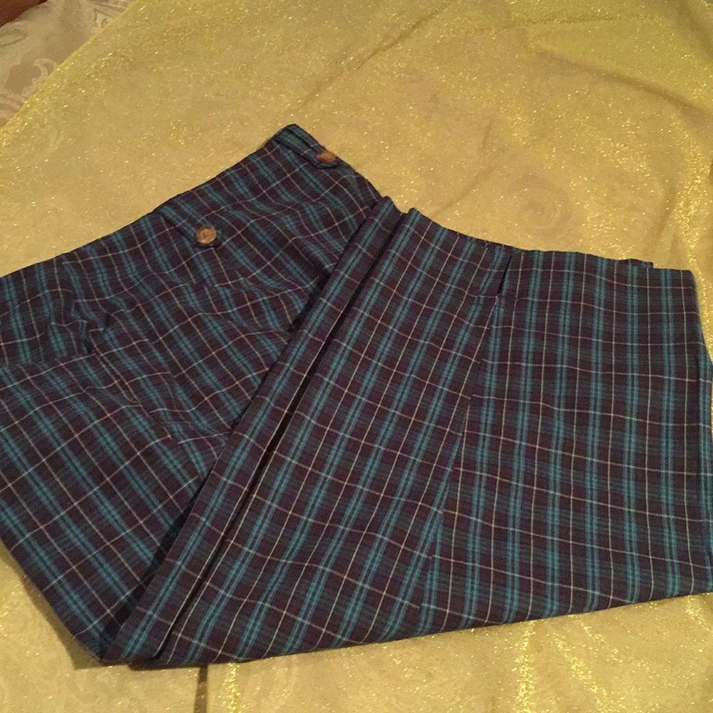 Cute checked Capri pants