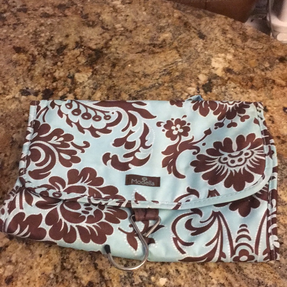 Models traveling make up bag