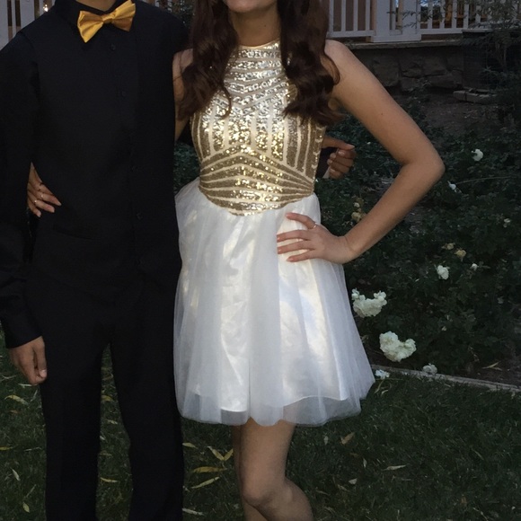 • short gold sequin party dress - Picture 3 of 3