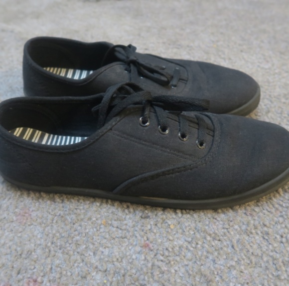 Simple Black Canvas Sneakers - Picture 1 of 4