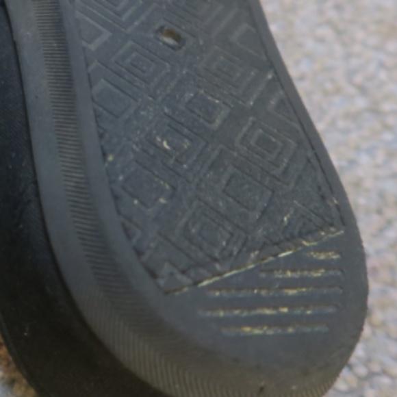 Simple Black Canvas Sneakers - Picture 4 of 4