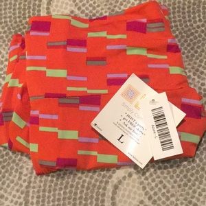 🖤☃️NWT Azure in large on orange 🍊