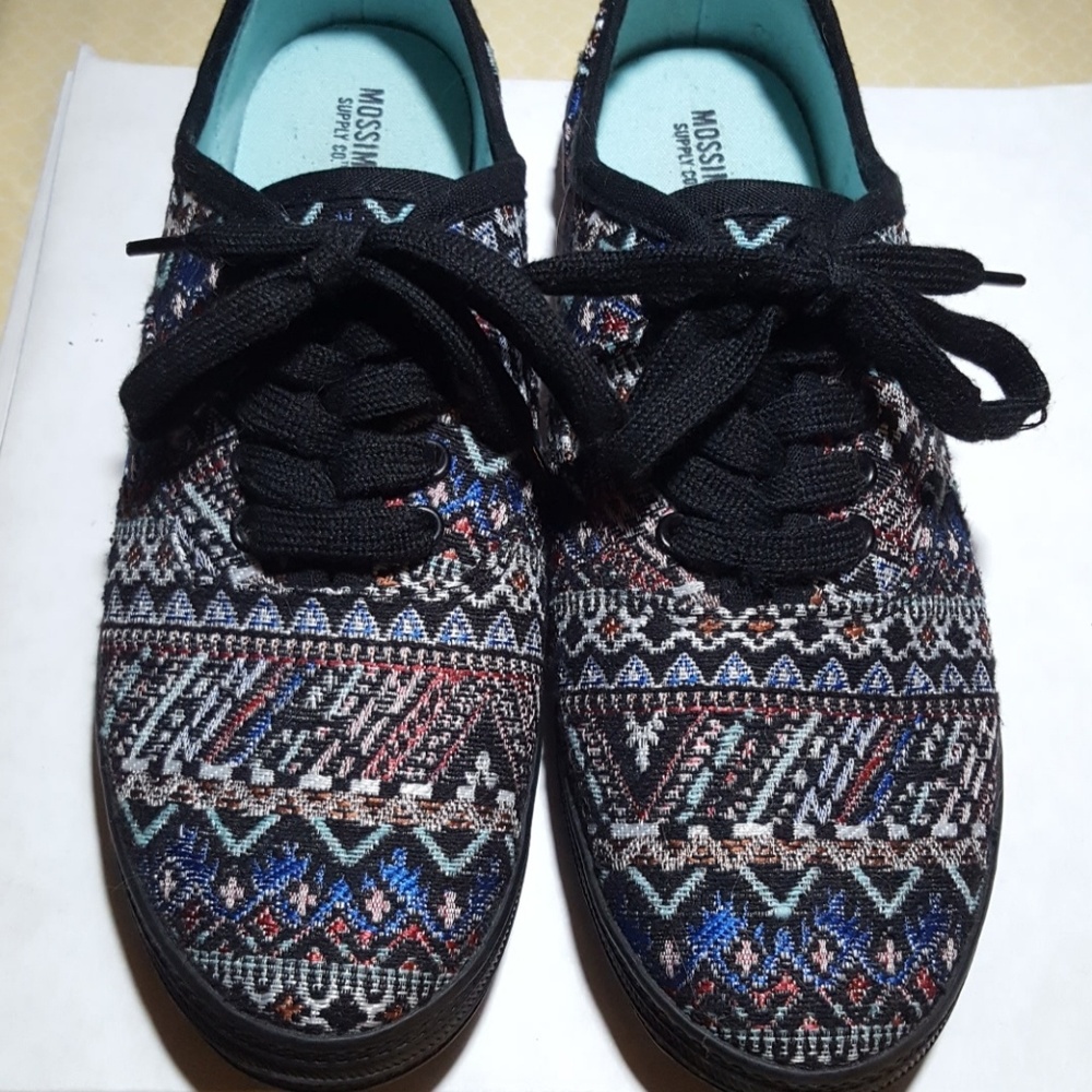 {Mossimo} Graphic Tennis Shoe