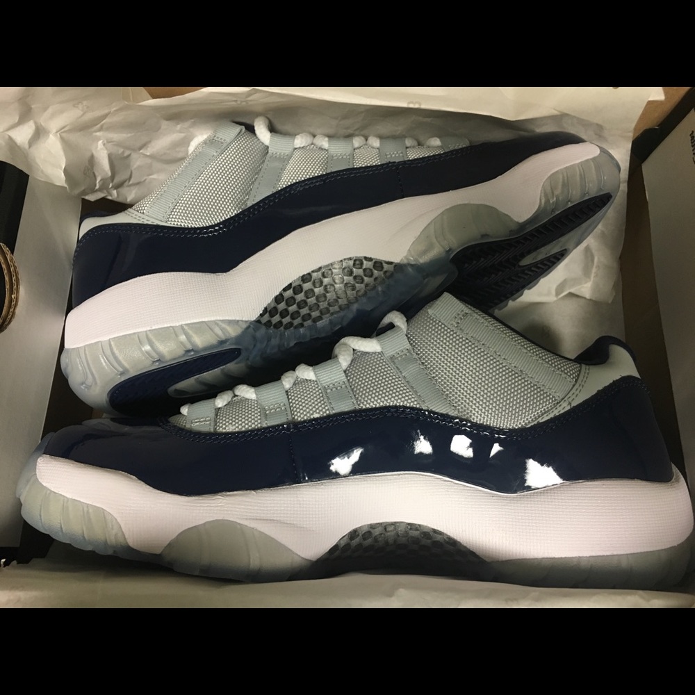 Jordan 11 Low Georgetown