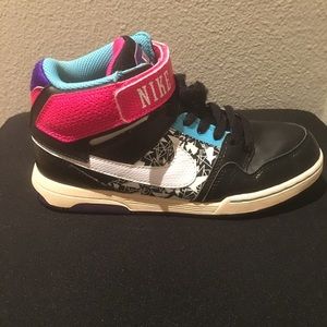 Nike Girls Mogan Mid 2 Basketball Shoe