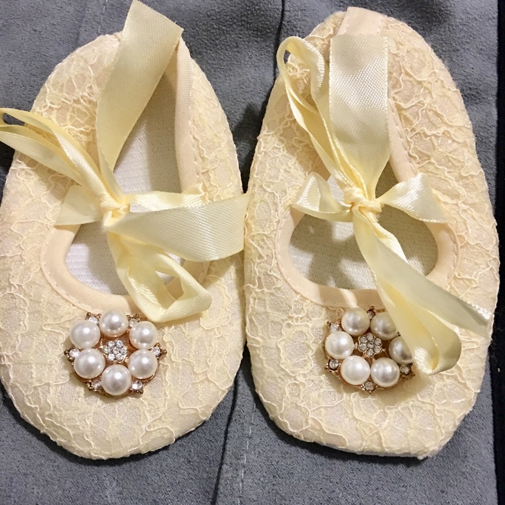 Christening Shoes Cream Crystal/Pearl Accent Broch