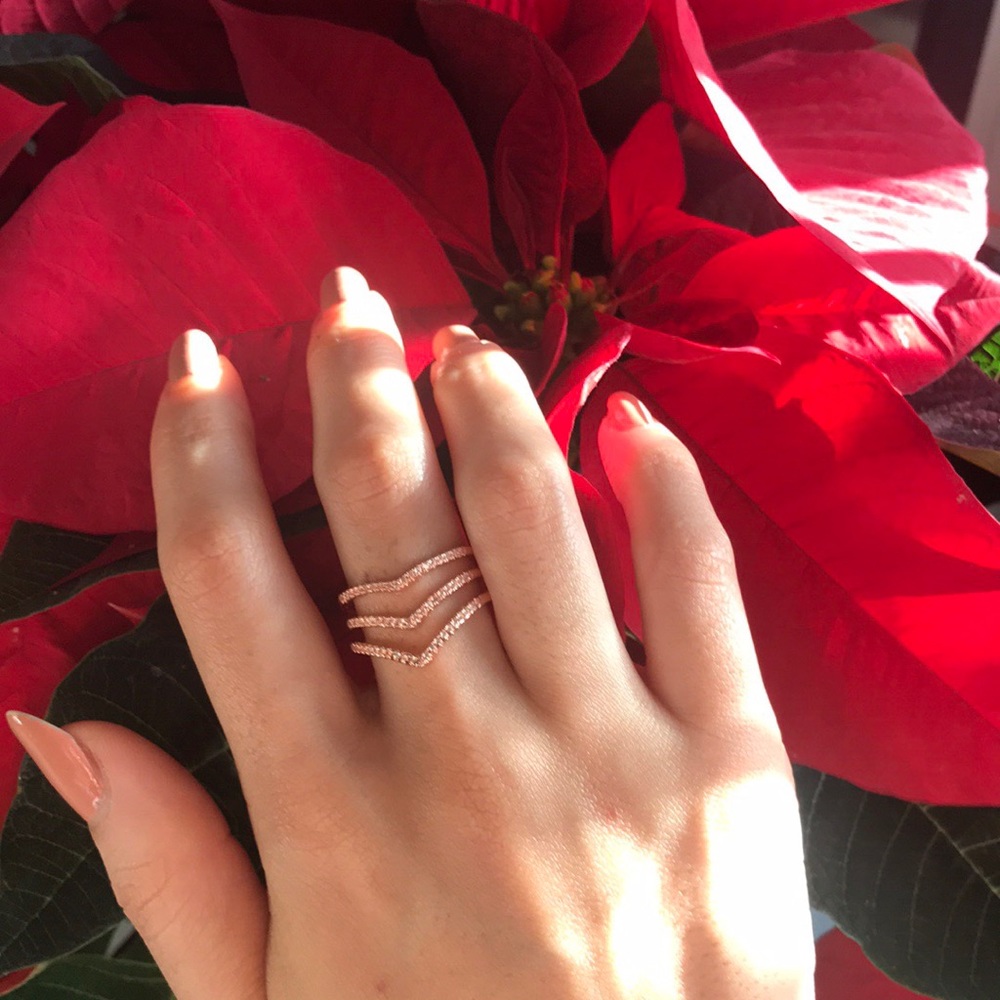 ✋️SOLD✋️Rose Gold Lana del Rey Stacked V Ring
