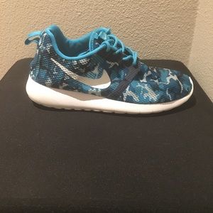 Nike Boys or Girls Roshe Camo Print