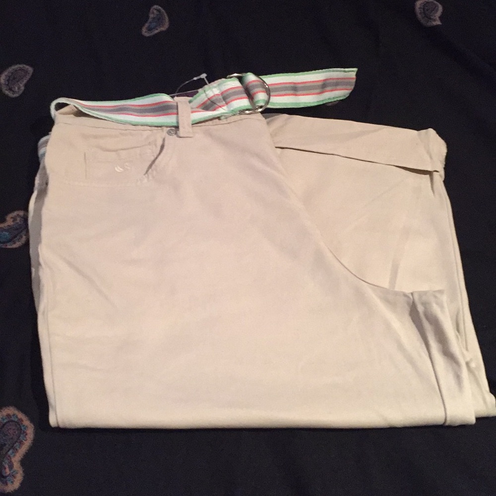 Amanda Classic fit Capri pant with belt
