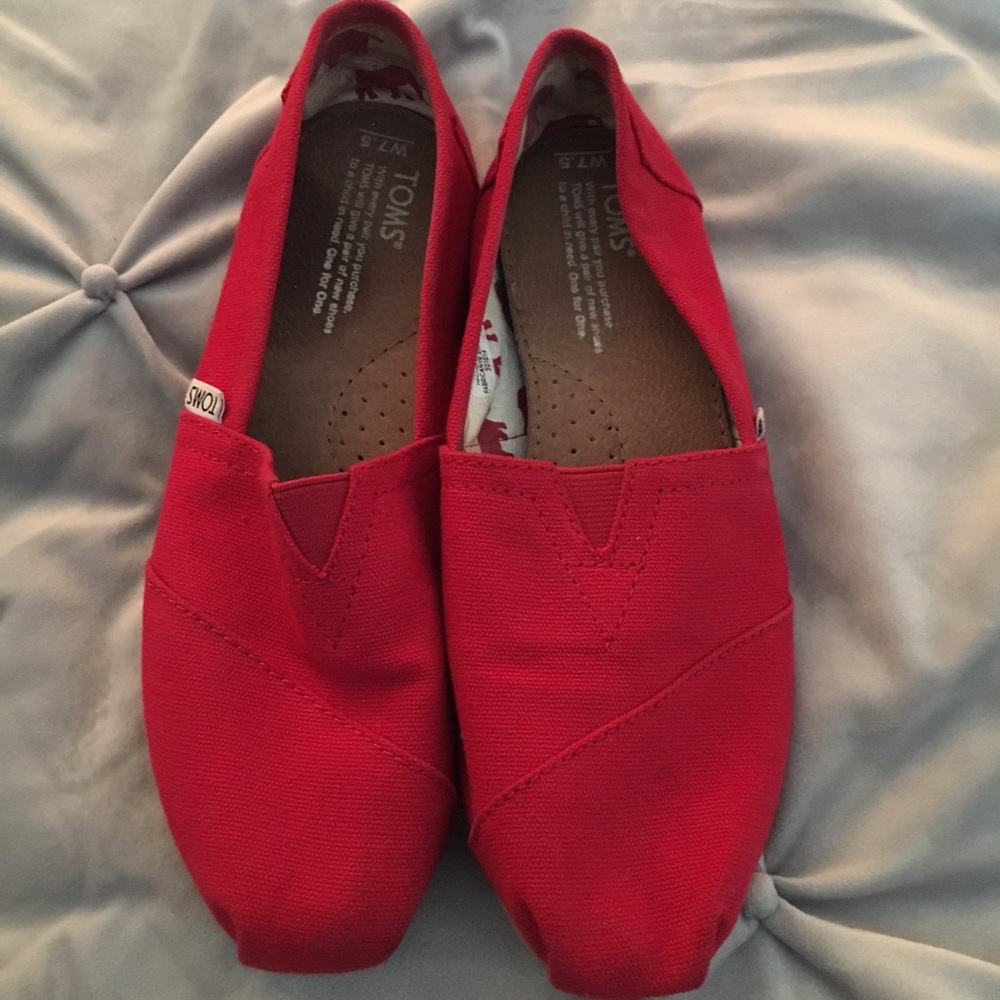 TOMS red Authentic size 7.5