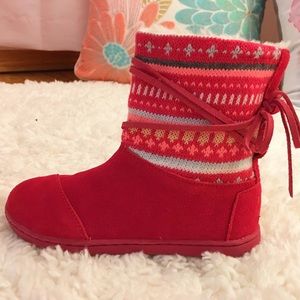 Toms fleeced-lined youth girls booties.