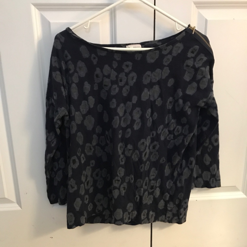 Gap top.