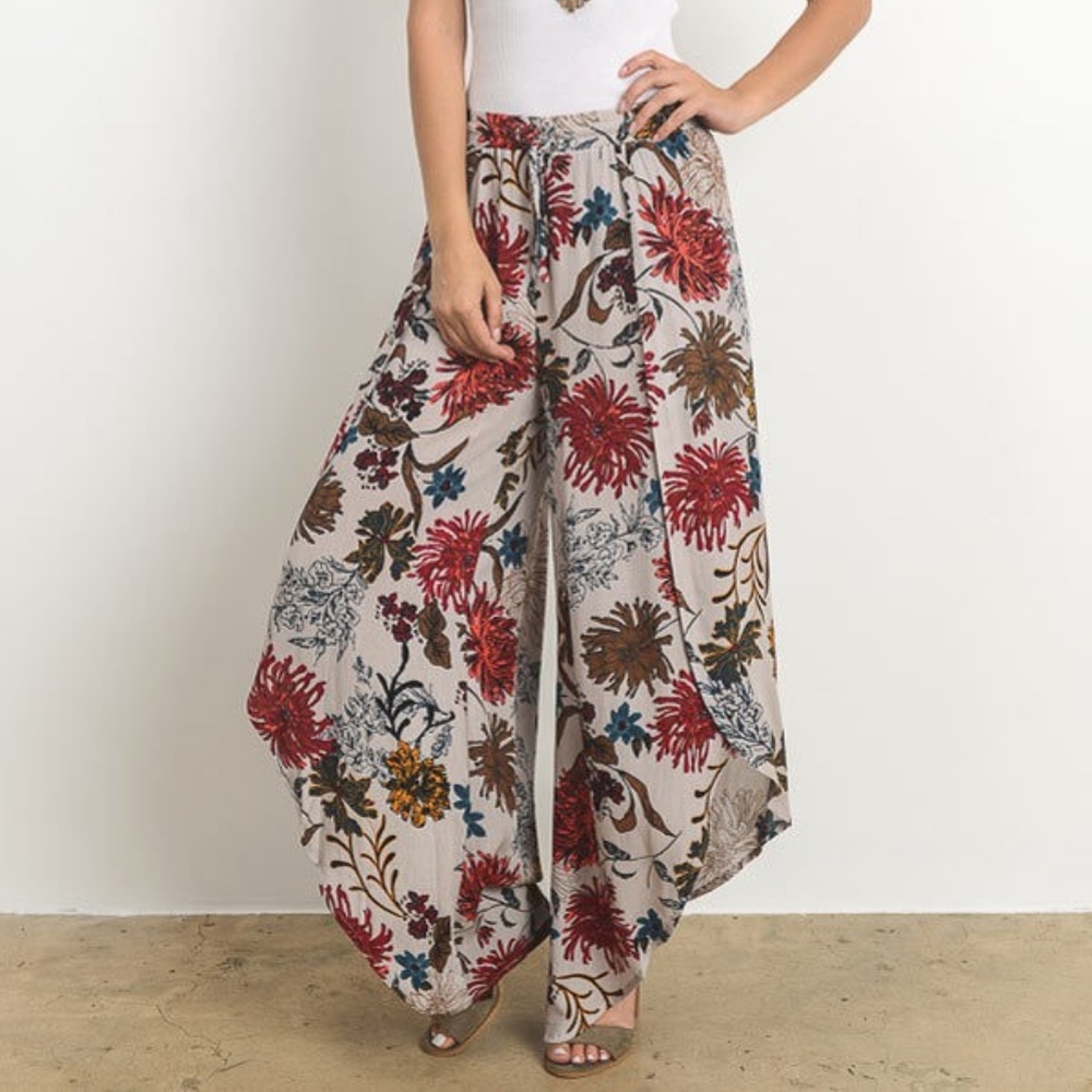 SALE⚠️FLORAL PRINT - TULIP HEM WIDE LEG PANTS