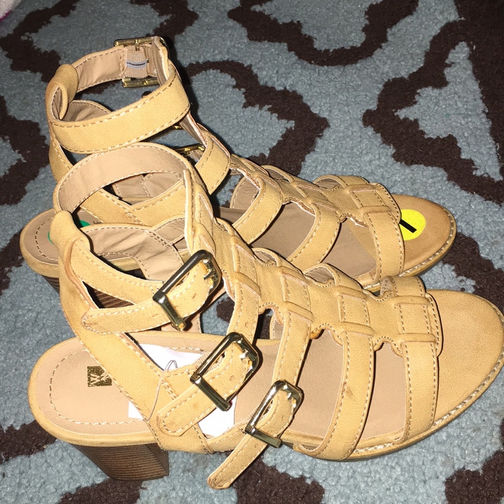 White mountain heels