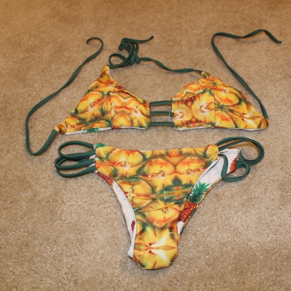 Bikini - Picture 2 of 2