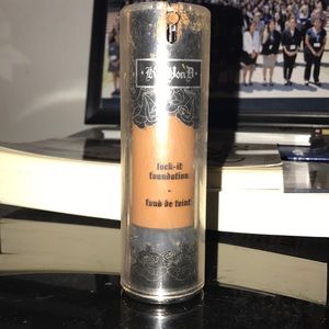 Kat Von D Lock It Foundation: Deep 74