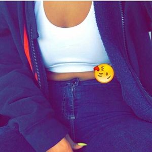 Meet your Posher, Nuela