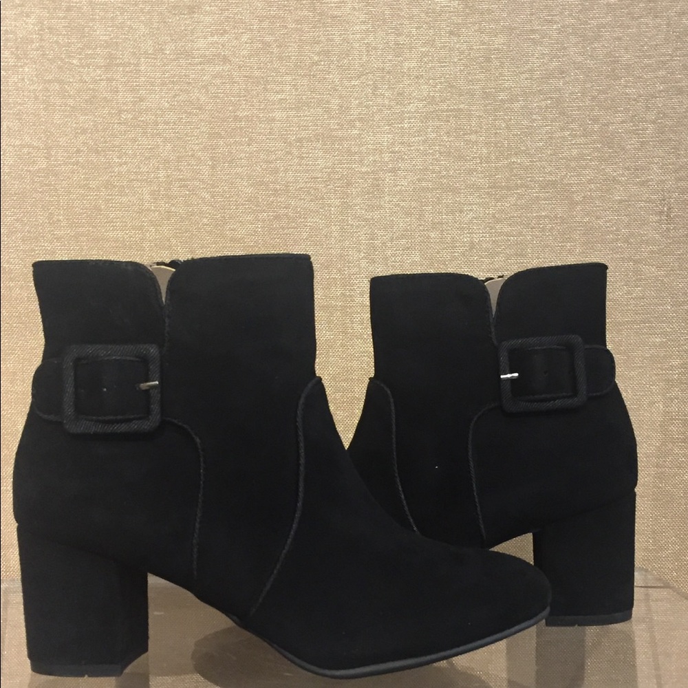 NIB White Mountain Calisi Ankle Booties