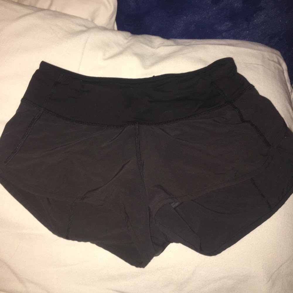 LULU LEMON ATHLETIC SHORTS
