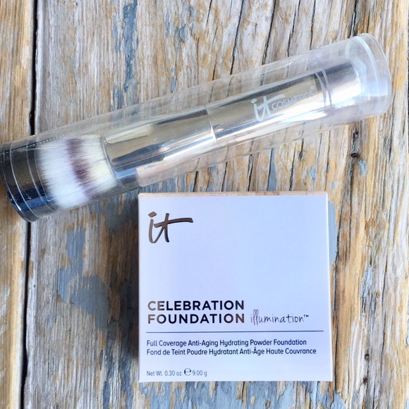 It Cosmetics Celebration Foundation & Brush