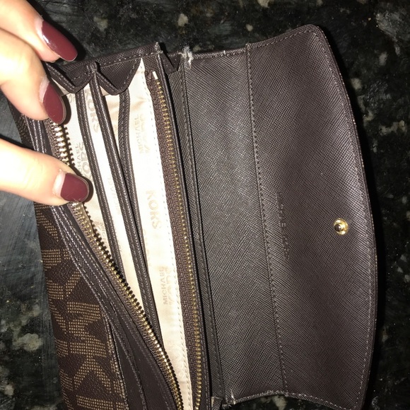 Michael Kors wallet - Picture 2 of 2