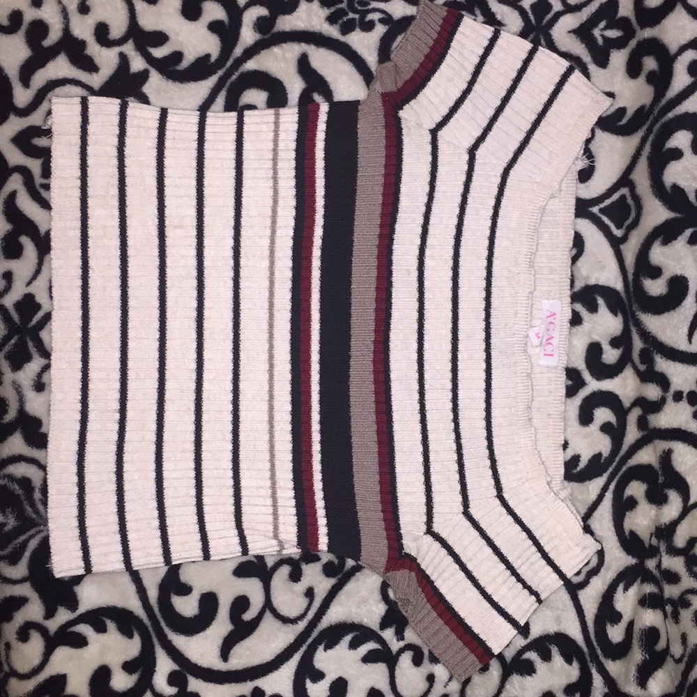 OFF THE SHOULDER CROP