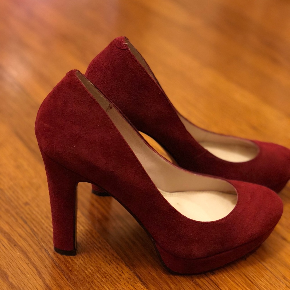 Wythe NY burgundy suede pumps. Like new. Size 6