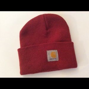 Carhartt WIP Beanie in burgundy color😊