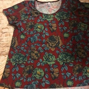 Gorgeous LuLaRoe classic tee size 2xl🌹🌹🌹