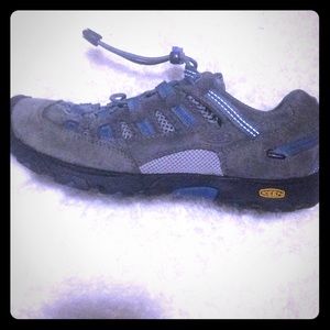 Kids keen shoes, size 6, worn once.
