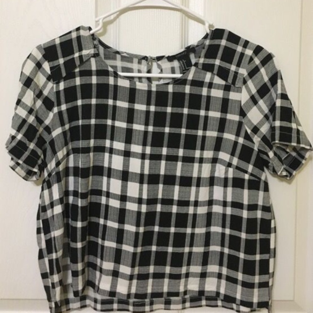 Forever 21 cropped black and white plaid shirt