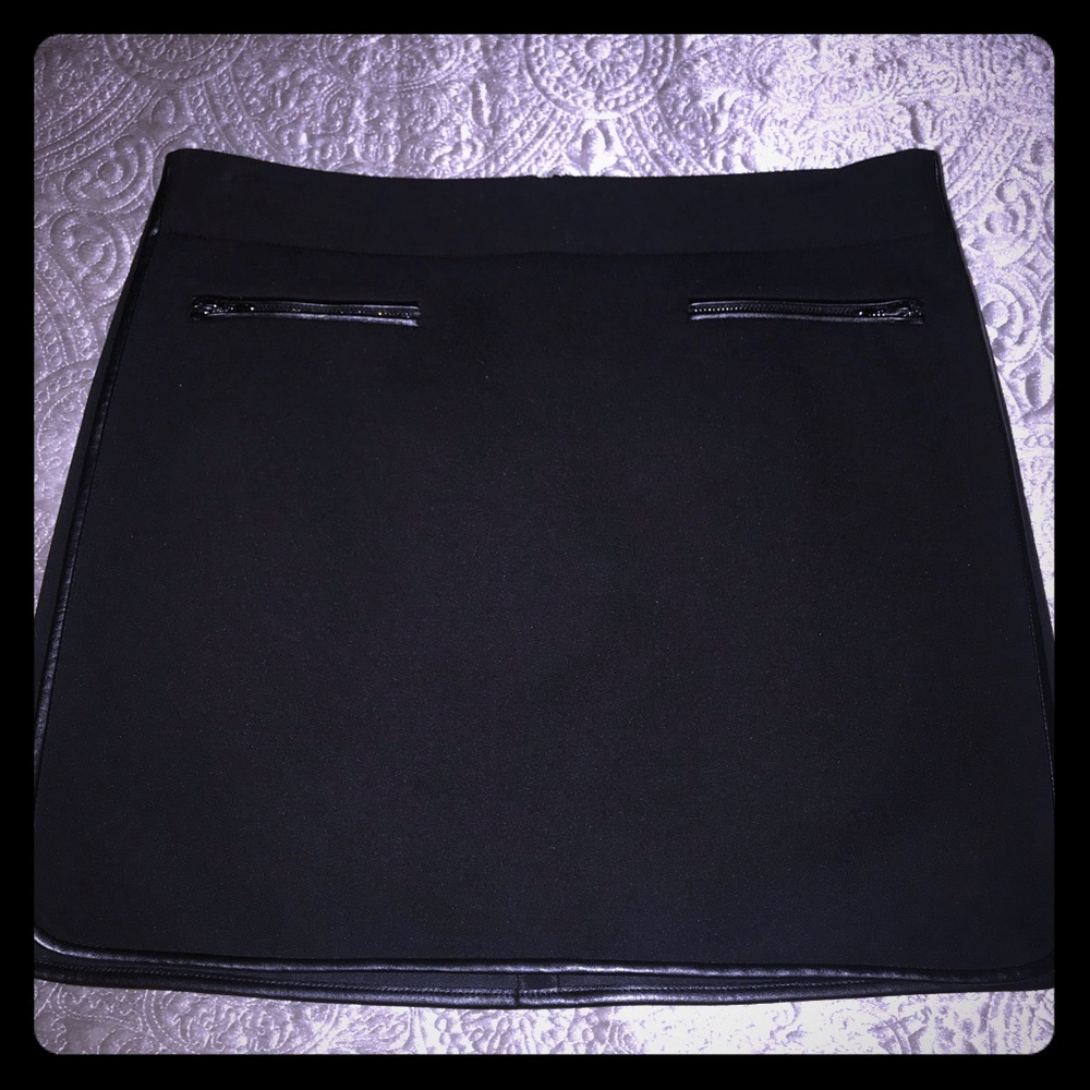 White House Black Market -skirt with leather trim