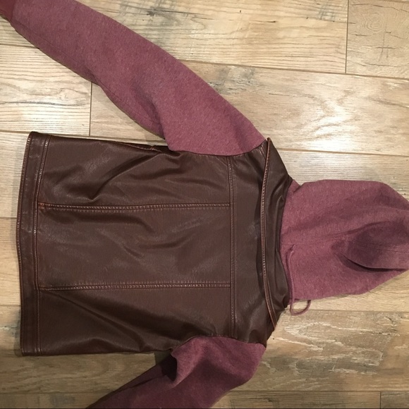STUSSY Leather Jacket!! - Picture 3 of 3