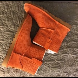 UGG Classic Unlined MINI PERF